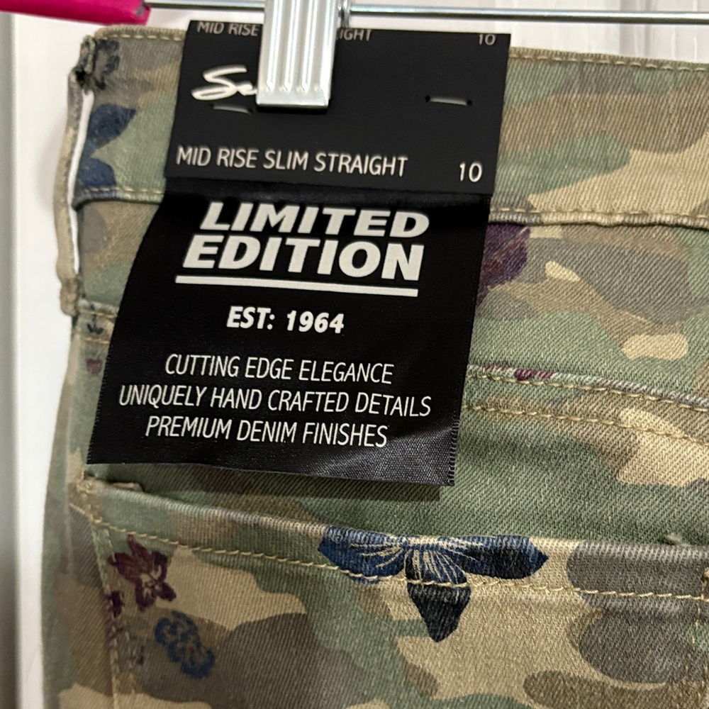 Seven7 Camouflage Floral Ankle Jeans - Picture 5 of 5